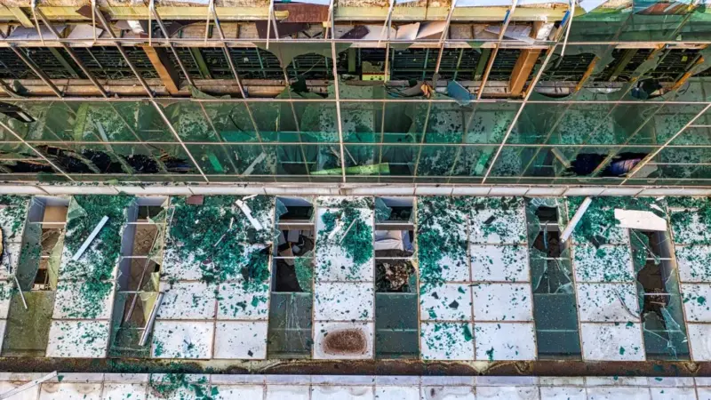 Hanno preso a sassate la diga fotovoltaica di Brindisi