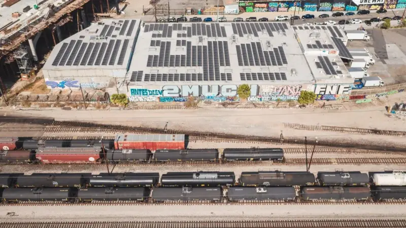 Il fotovoltaico ora alimenta i treni senza passare dalla rete