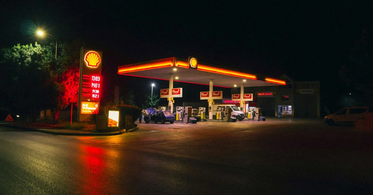 I prezzi della benzina in Italia corrono più che in Europa