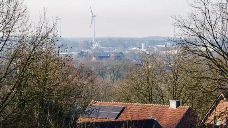 Il fotovoltaico corre, l'eolico frena