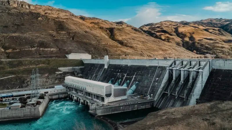 La centrale idroelettrica del 1950 diventa una batteria
