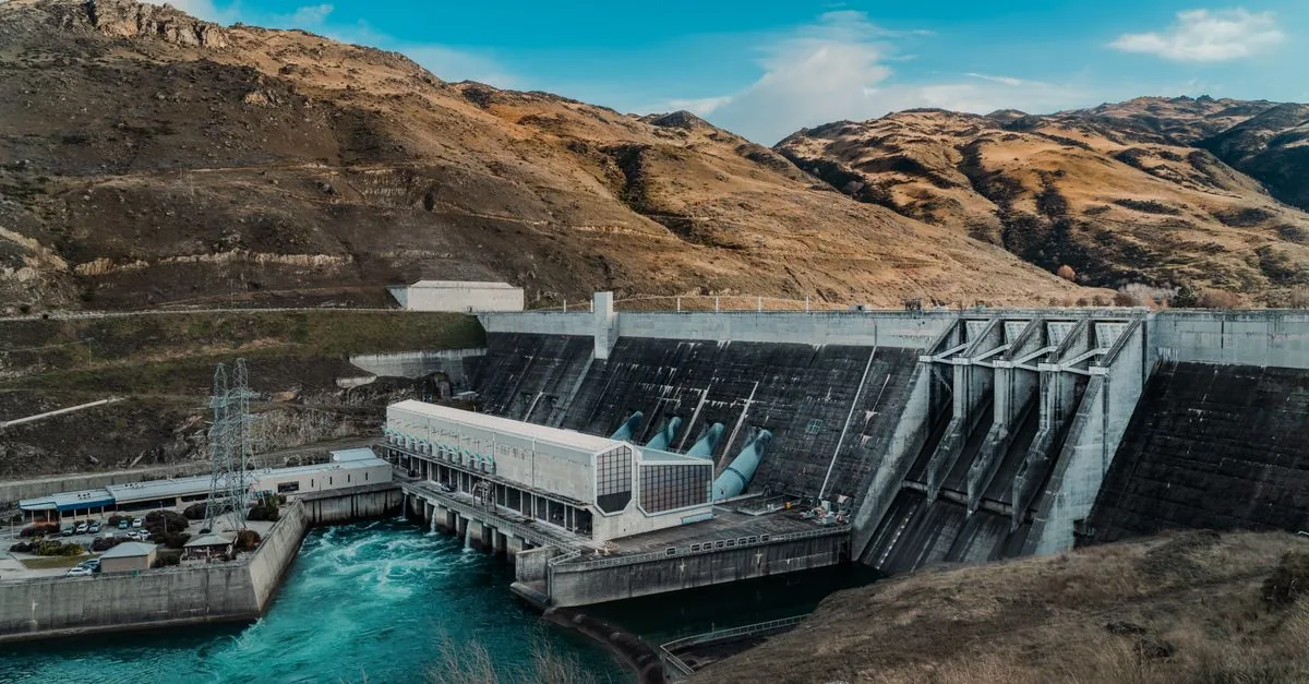 La centrale idroelettrica del 1950 diventa una batteria