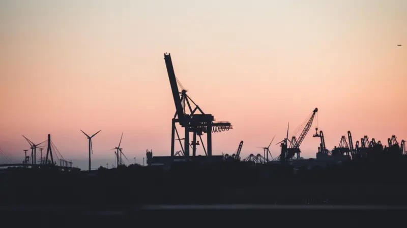 La fabbrica di cemento che spunta nel progetto eolico di Fos-sur-Mer