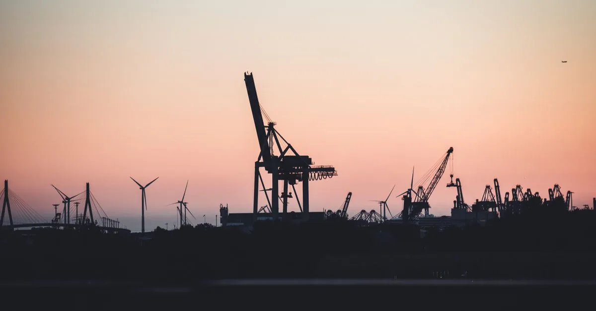 La fabbrica di cemento che spunta nel progetto eolico di Fos-sur-Mer
