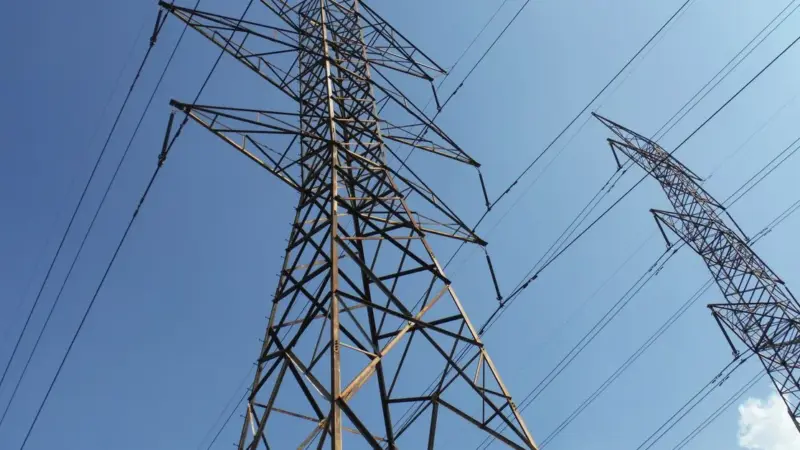 L'Italia consuma elettricità da record, ma l'Europa resta ferma