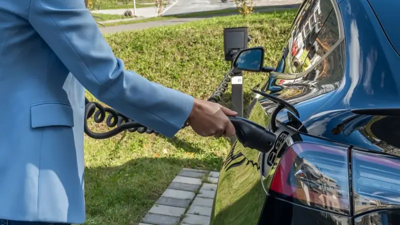 Ferrari ha dimezzato gli obiettivi sulle elettriche