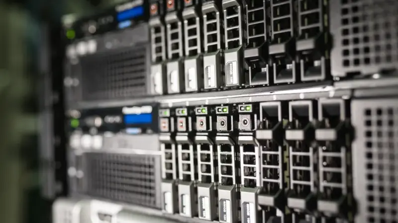 Il debito ombra dei data center: la scommessa sull'IA che non appare nei bilanci