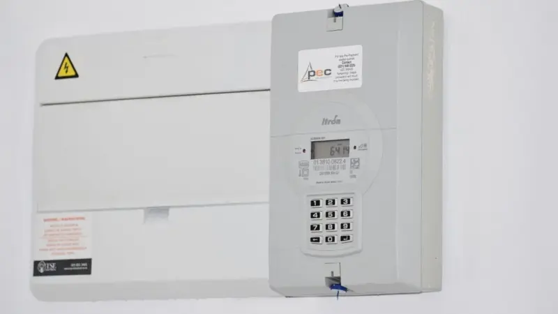 Il sole sta rendendo l'elettricità sempre meno pagata