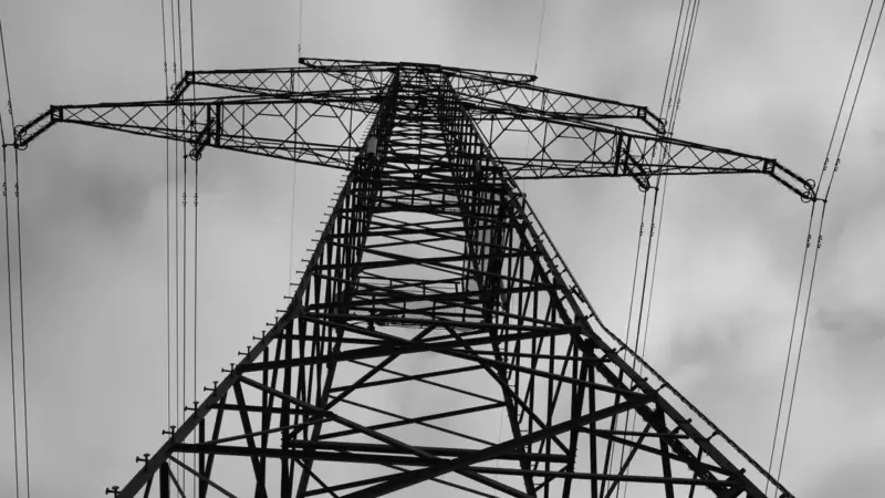 Più della metà delle reti elettriche europee aspetta un permesso